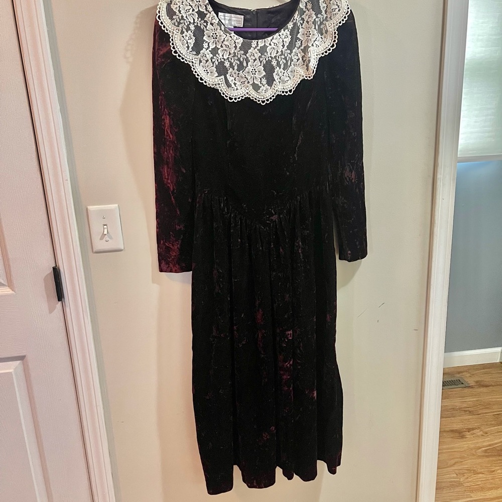 Scott McClintock Vintage Velvet & Lace Dress